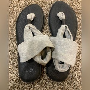 Sanuk yoga sandals